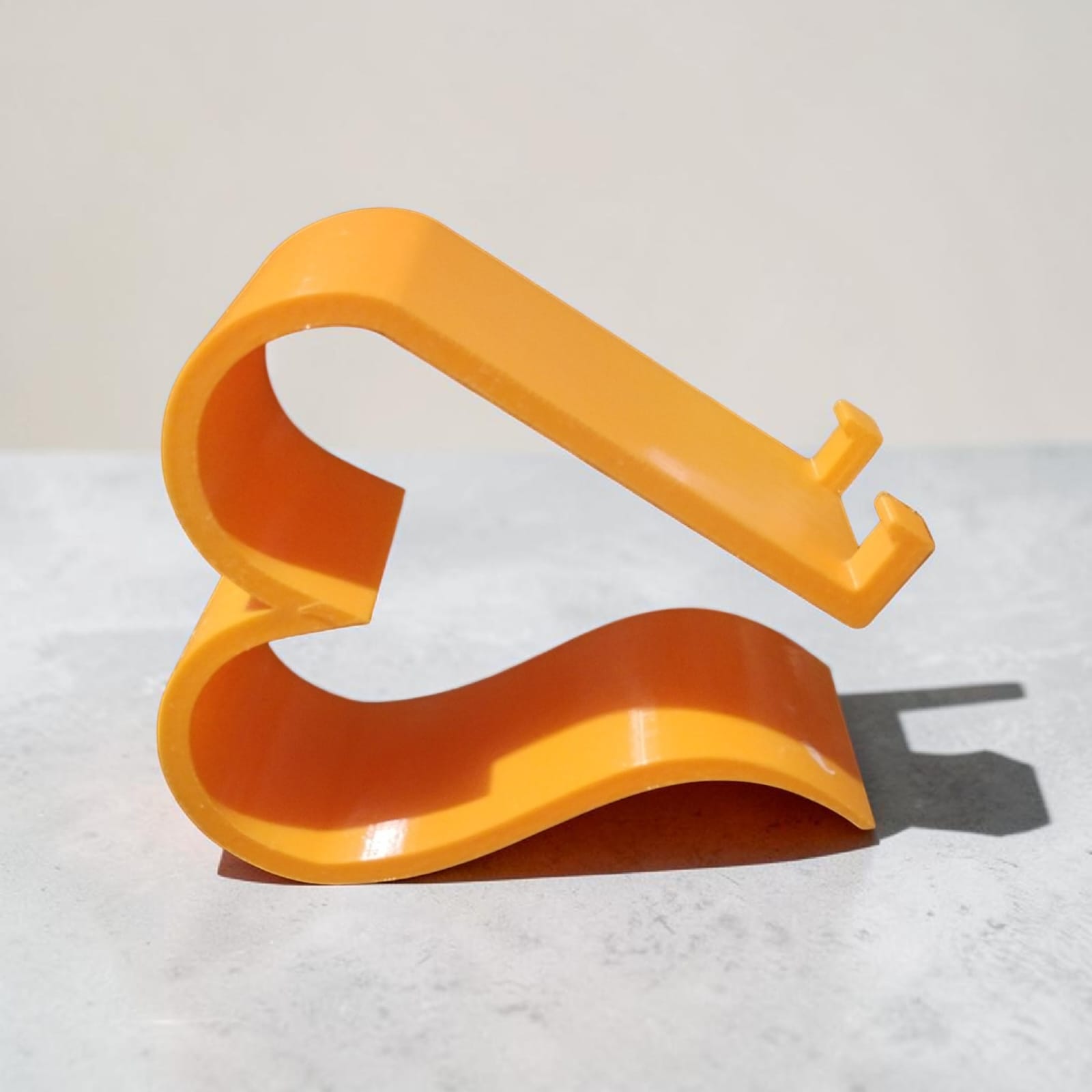 Suporte de Coração para Telefone/Tablet (com furo para carregar)
